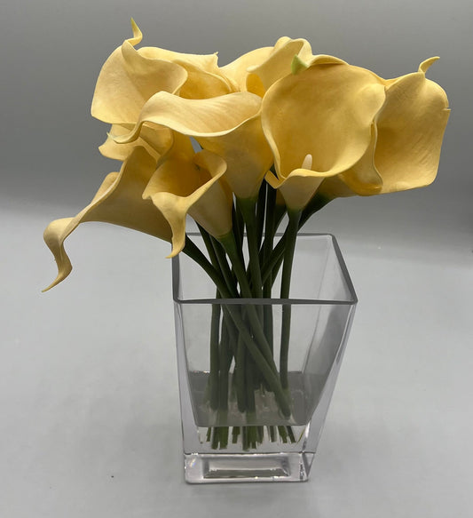 Calla Lillies in Vase with Faux Water